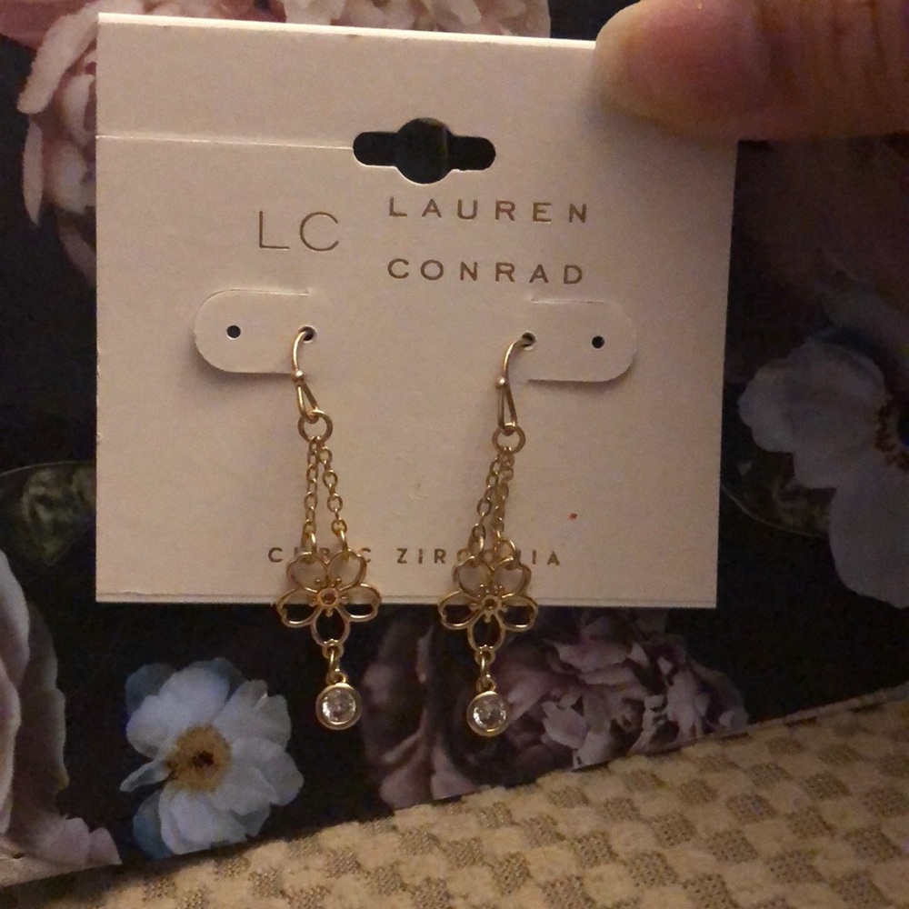 Flower drop earrings